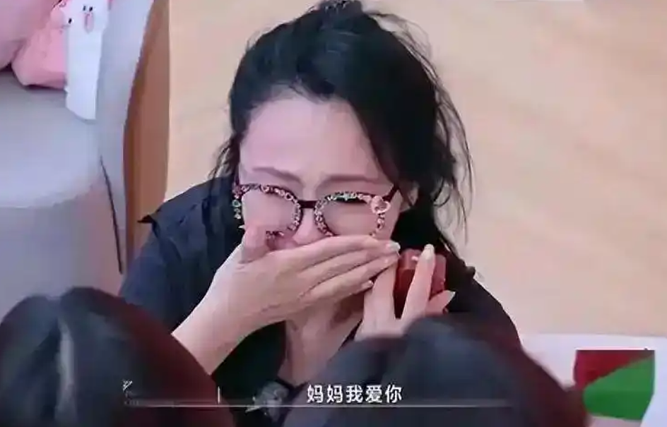 曹颖自曝患癌!她痛哭:恐时日无多,担心无法陪儿子长大(组图) - 1