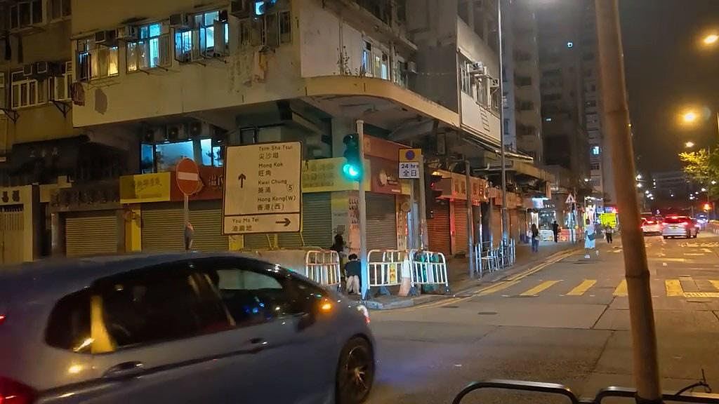 油麻地男压女在地片疯传！热裤女挣扎呼救后续恐怖，路人冷漠惹议（组图） - 5