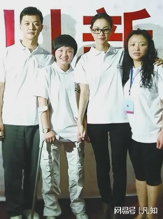 李亚鹏在四川见第四个女儿，身份公开：毕业于电子科大，相拥而泣（组图） - 16