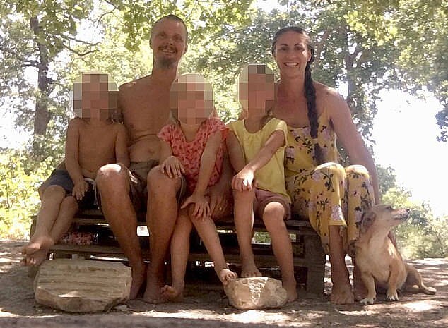 澳洲女子携家人移居意大利过原始生活，因吃毒蘑菇孩子被带走，好心人提供住所家人团聚（组图） - 6