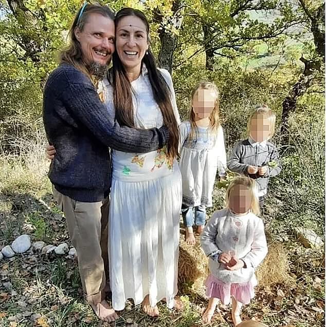 澳洲女子携家人移居意大利过原始生活，因吃毒蘑菇孩子被带走，好心人提供住所家人团聚（组图） - 5