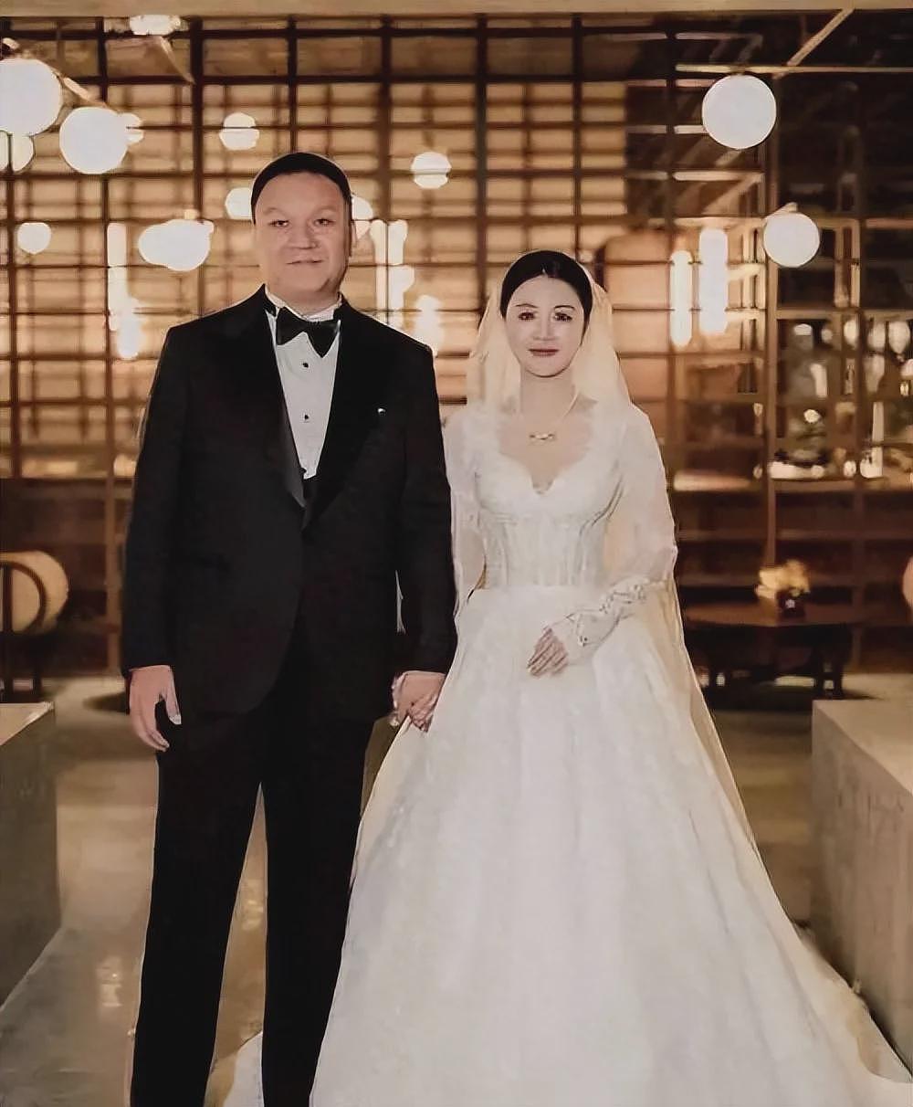 李嘉格官宣“姐弟恋”后续，前夫深夜发文已破防，评论区一片嘲讽（组图） - 3