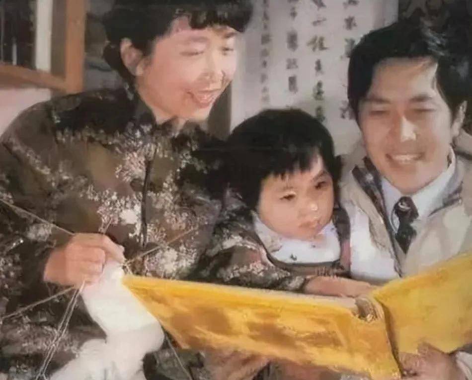 唐国强和前妻旧照，女儿很可爱，孙涛笑得很开心（组图） - 13