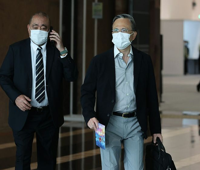 61岁李泽钜罕见现身,被问卖港口风波,他和李嘉诚一样礼貌拒回应(组图) - 1