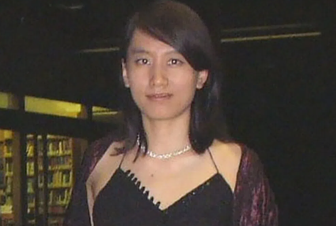 剑桥中国女博士新加坡饿死案后续： 骨灰将送回东北老家， 亲人飞去送别（组图） - 4