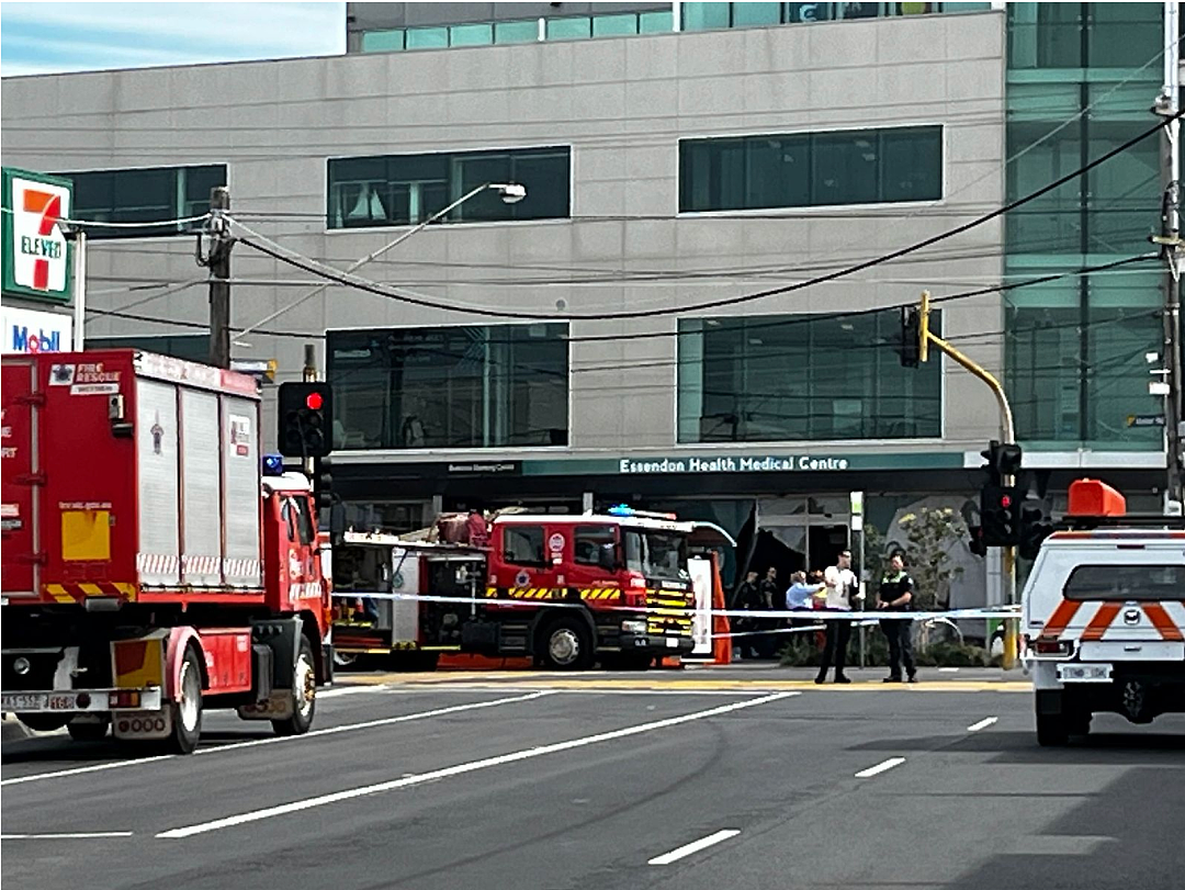 突发惨剧！澳洲医疗中心发生严重车祸！汽车冲入诊所致1死2重伤！道路被紧急封锁（组图） - 4
