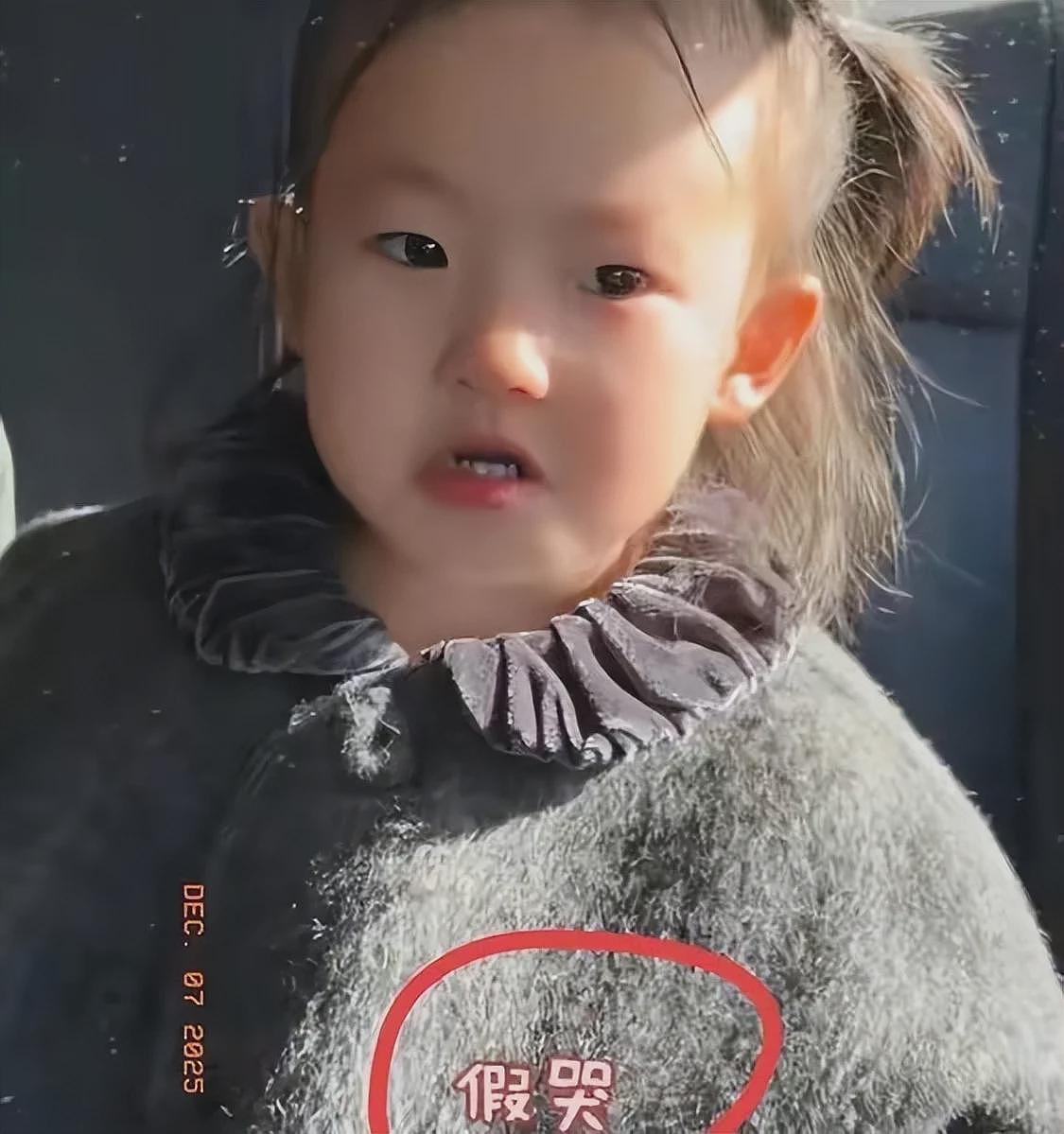 黄一鸣带女儿医院看病，意外暴露女儿名字，王思聪想后悔都晚了（组图） - 8