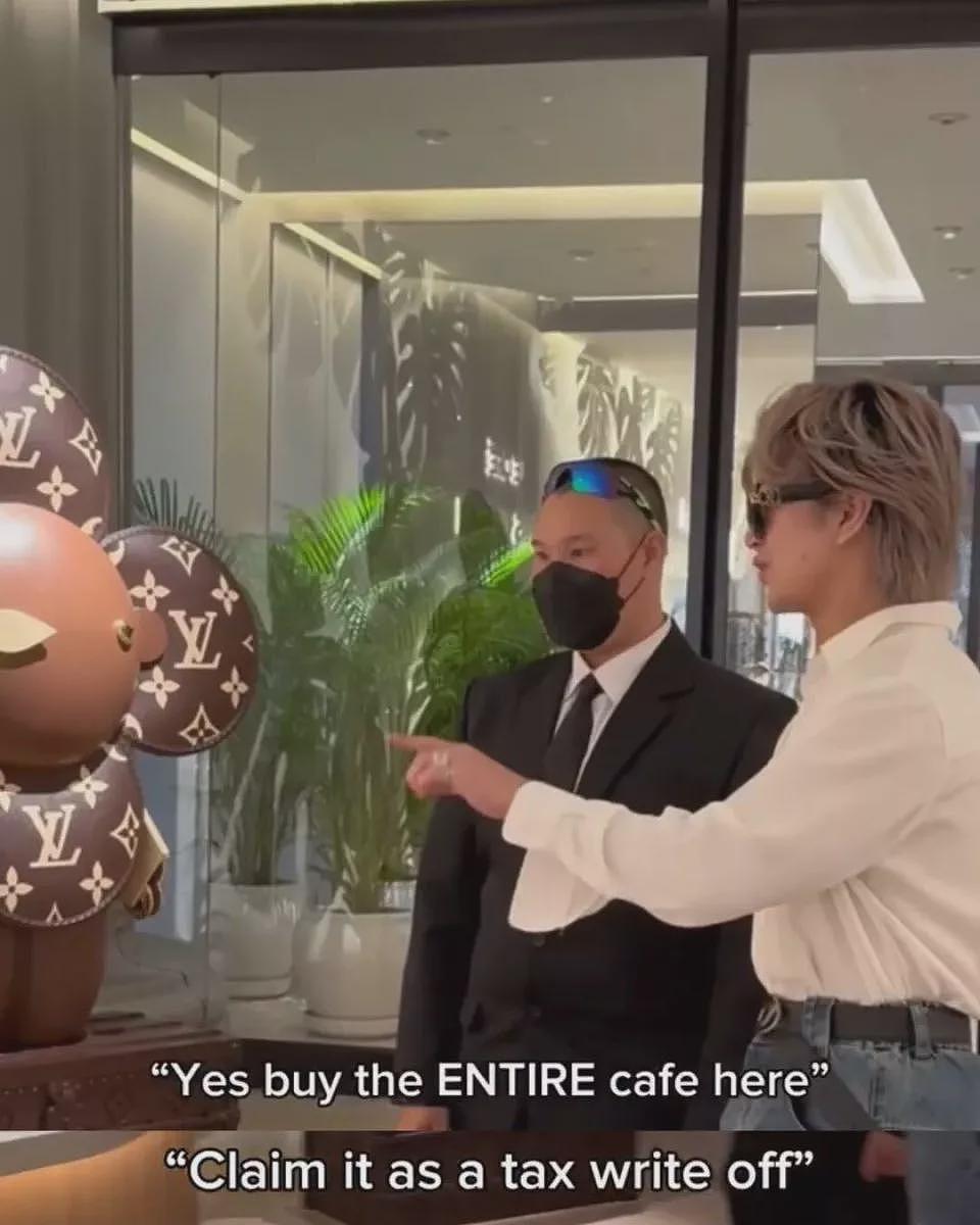 “中国首富之子”大闹LV咖啡店引热议!课堂下单保时捷,网购$4亿顶层公寓…(组图) - 4