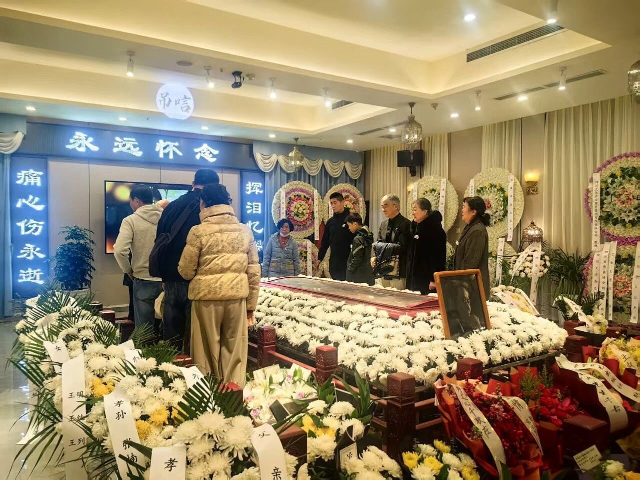 南京大屠杀最早报道者王火逝世：“我最讨厌哀乐了，我要是走了，就放一首《沂蒙山小调》给我听”（组图） - 2