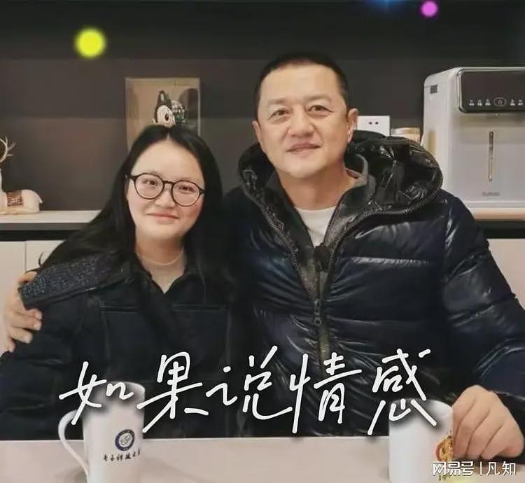 李亚鹏在四川见第四个女儿，身份公开：毕业于电子科大，相拥而泣（组图） - 10