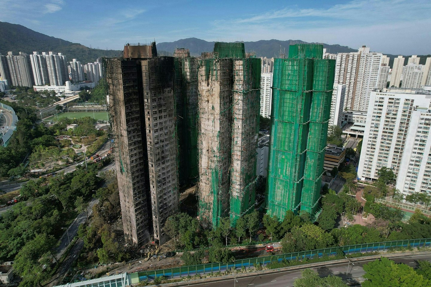宏福苑大火一户一社工,13户未能联络,孙玉菡:不排除全户罹难(组图) - 3