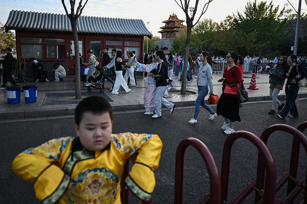 出口狂飙与消费疲软:人民币持续走弱凸显中国经济隐忧(组图) - 2