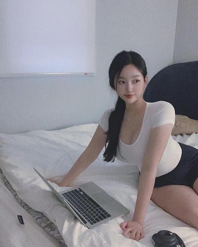 【美女】柔肤白美大长腿，身材火辣气质高，性感迷人曲线美（组图） - 8