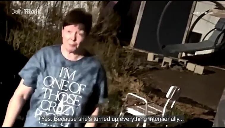 小哥听到兽吼生疑，出门一看，邻居家狗笼竟锁着一女子？邻居还是当地著名善人...这？（视频/组图） - 4