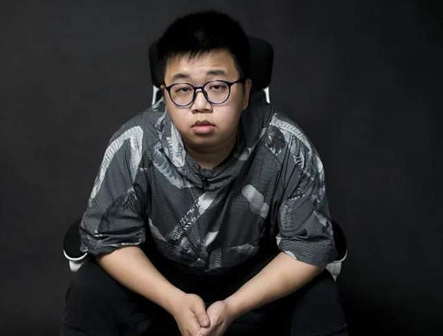 热搜!网红蓝战非在南非遭中国人绑架,曝详细过程,还收集其精液(组图) - 1