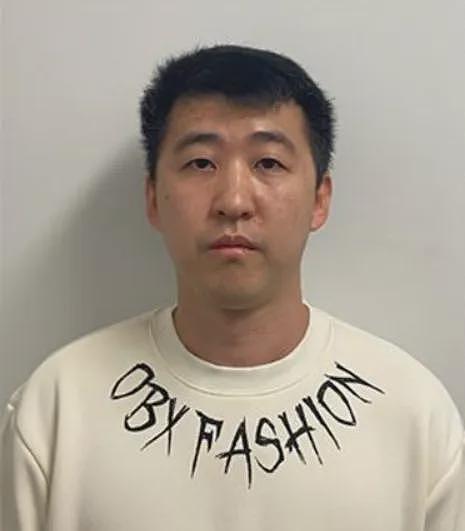 10年撕票惨案再引爆！华人主犯假释后“人间蒸发”，加拿大紧急通缉：疑已潜逃回国（组图） - 1