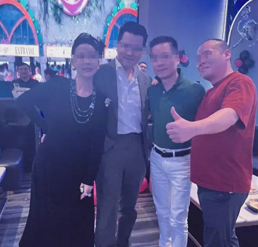 女网红晒豪宅曝一年电费40万，惊动电力局后底细被扒她老公职业值得细品…（组图） - 21