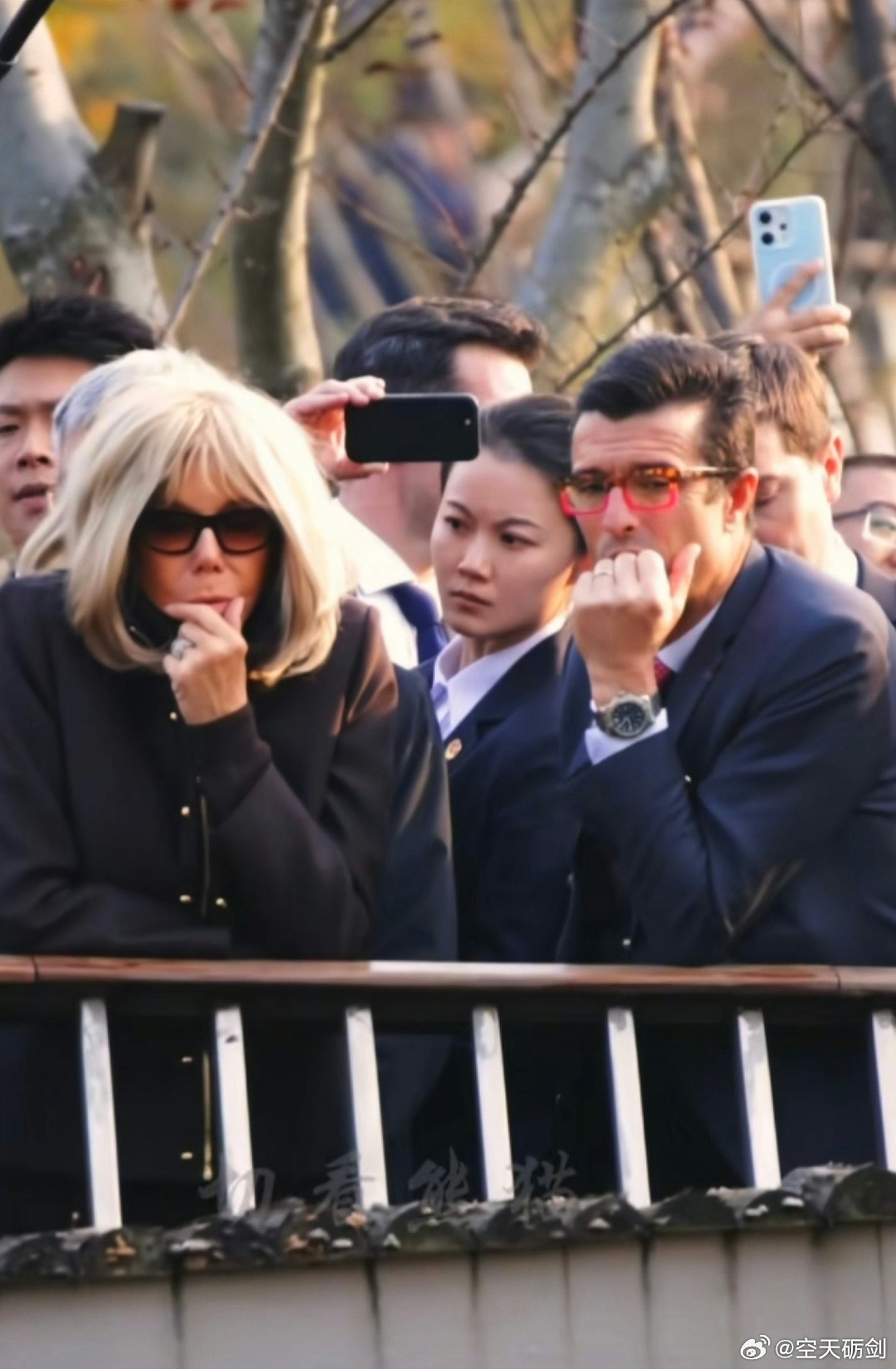 马克龙夫人身边的女保镖是谁?真名不叫严月霞(组图) - 3