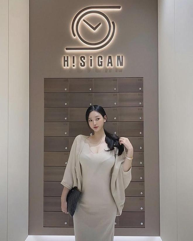 【美女】柔肤白美大长腿，身材火辣气质高，性感迷人曲线美（组图） - 4