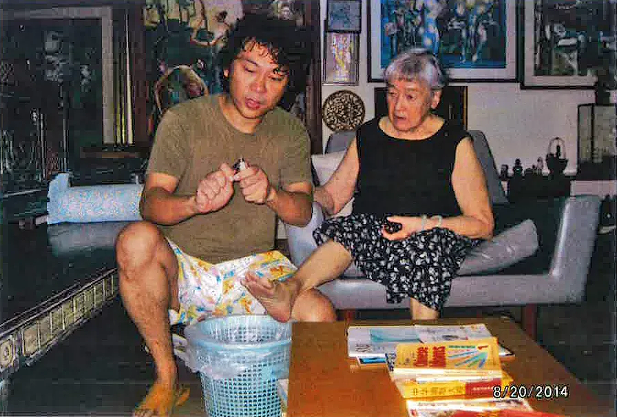 8旬富婆遭34岁男子杀猪盘骗2亿？他携妻儿霸占豪宅，偷空了…（组图） - 21