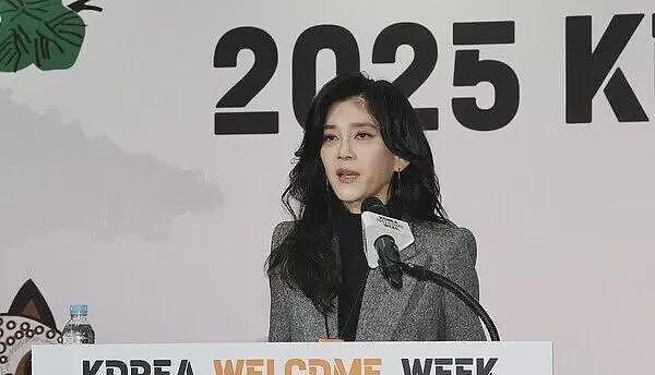 韩国第一白富美近况曝光！儿子高考仅错一题，三星家族总算来个靠谱的...（组图） - 12