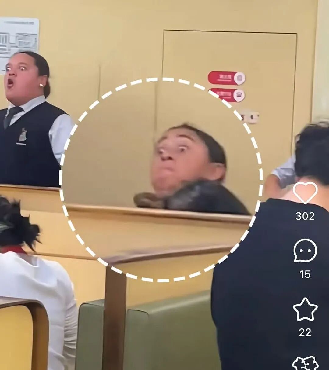 一群新西兰人突然在中国海底捞龇牙咧嘴，惊呆围观群众！每一帧都是表情包...（组图） - 11