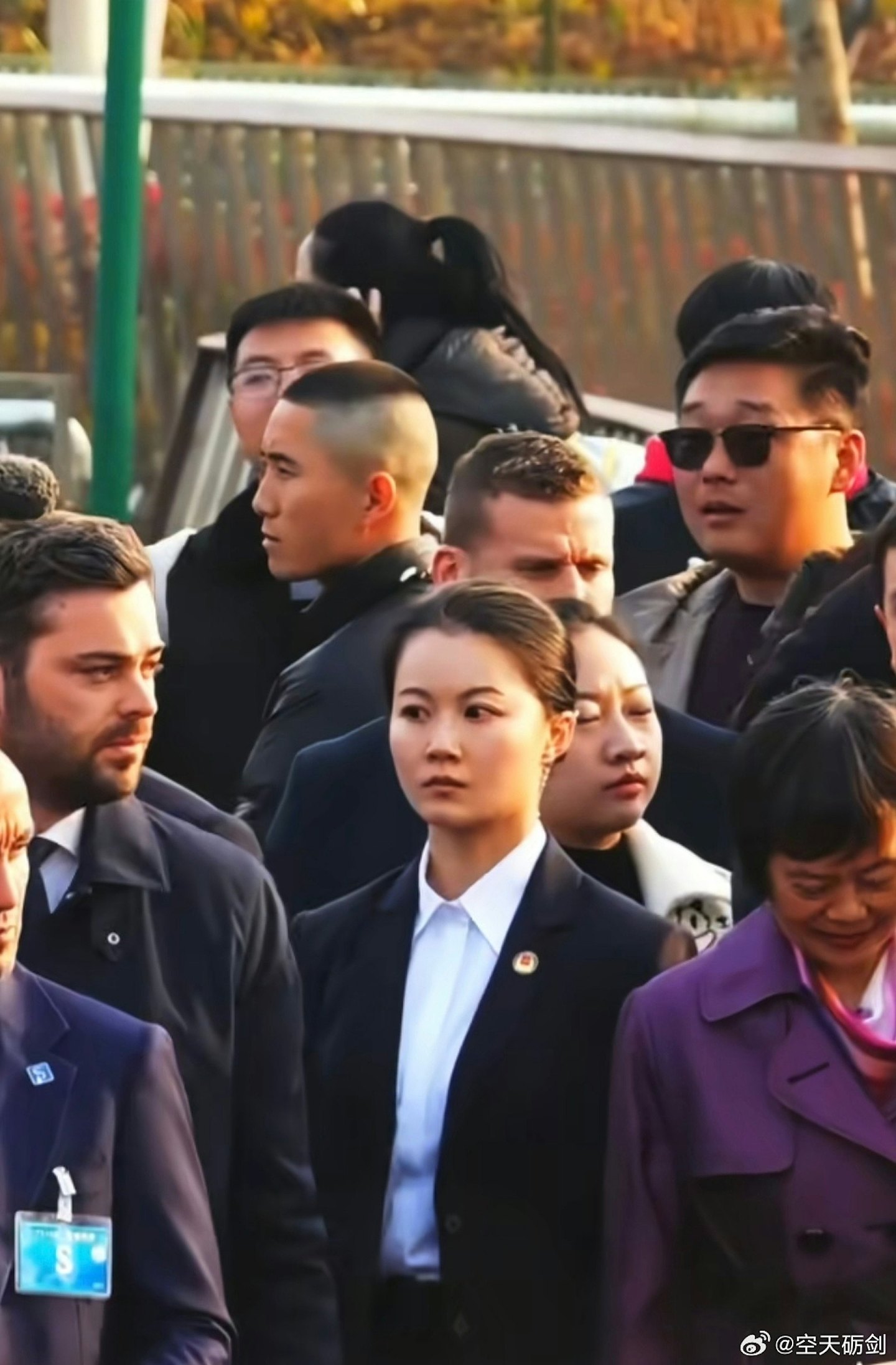 马克龙夫人身边的女保镖是谁?真名不叫严月霞(组图) - 7