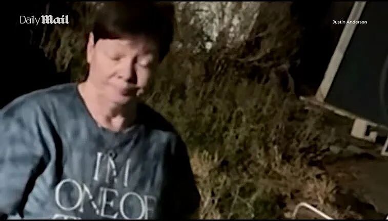 小哥听到兽吼生疑，出门一看，邻居家狗笼竟锁着一女子？邻居还是当地著名善人...这？（视频/组图） - 8
