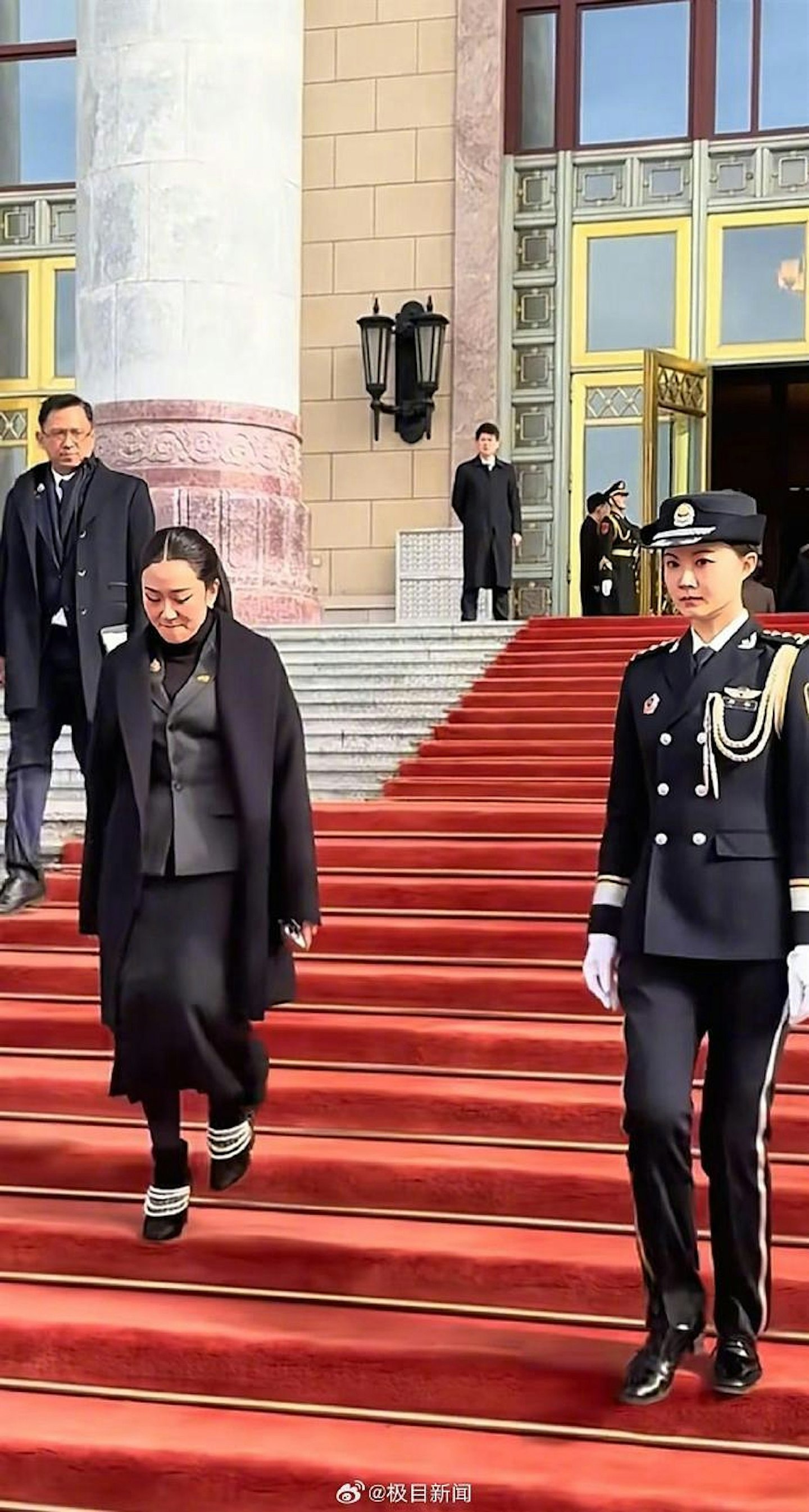 马克龙夫人身边的女保镖是谁?真名不叫严月霞(组图) - 8