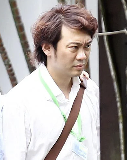 8旬富婆遭34岁男子杀猪盘骗2亿？他携妻儿霸占豪宅，偷空了…（组图） - 10