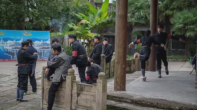 中国短剧流水线揭秘：宽松审核下的速度与豪赌（组图） - 5
