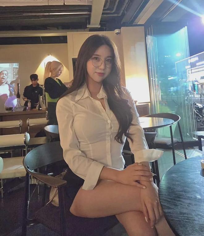 【美女】又纯又欲，长相靓丽，身材火辣妖娆，S曲线让人看了还想看（组图） - 15