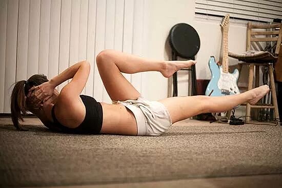 【美女】女生秀腹肌却遭男网友狂喷:这哪算好身材(组图) - 22