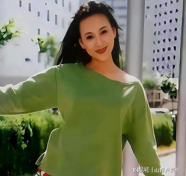她长相胜过刘晓庆！却下嫁给穷小伙，婚后毁容成面瘫，如今成这样（组图） - 4