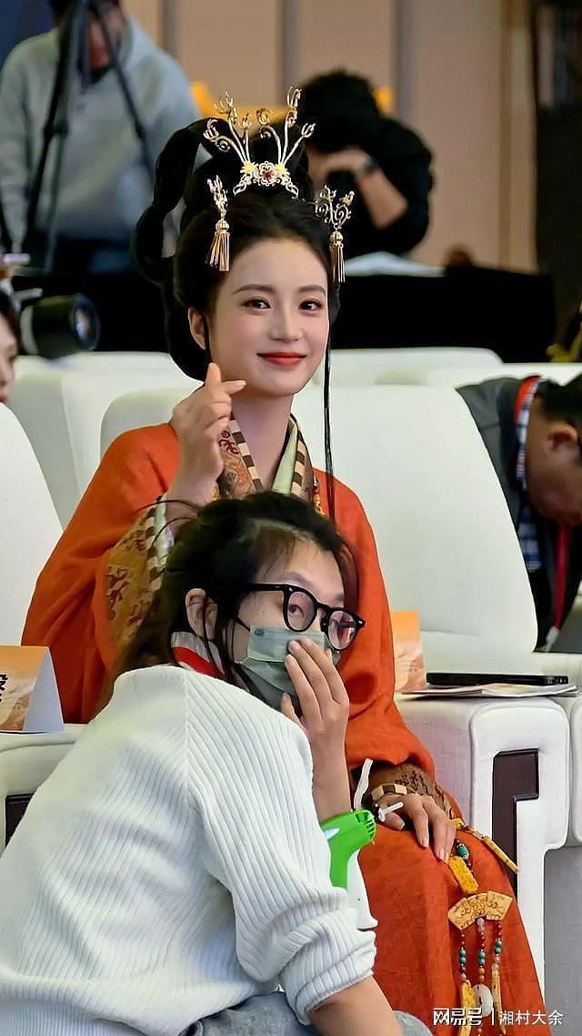 国风盛典：40岁王丽坤秒了29岁张雅欣！不要怀疑能演早期女主的脸（组图） - 5