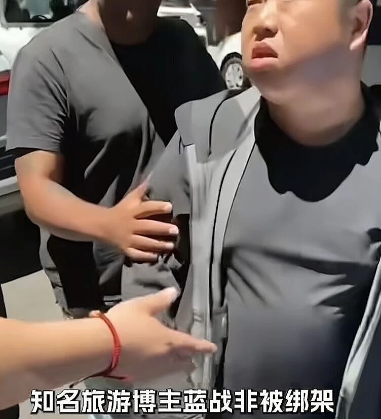 上热搜了！千万粉丝网红蓝战非在南非被持刀绑架，损失上千万！绑匪提前买通所有人令人恐惧（组图） - 7