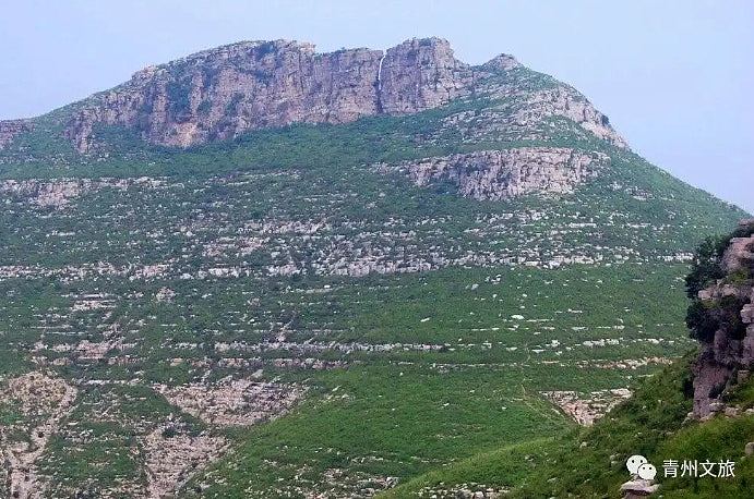 多男打卡山东未开发野山，惊险跃10米深裂缝“跳崖”，网民斥嫌命长（组图） - 3
