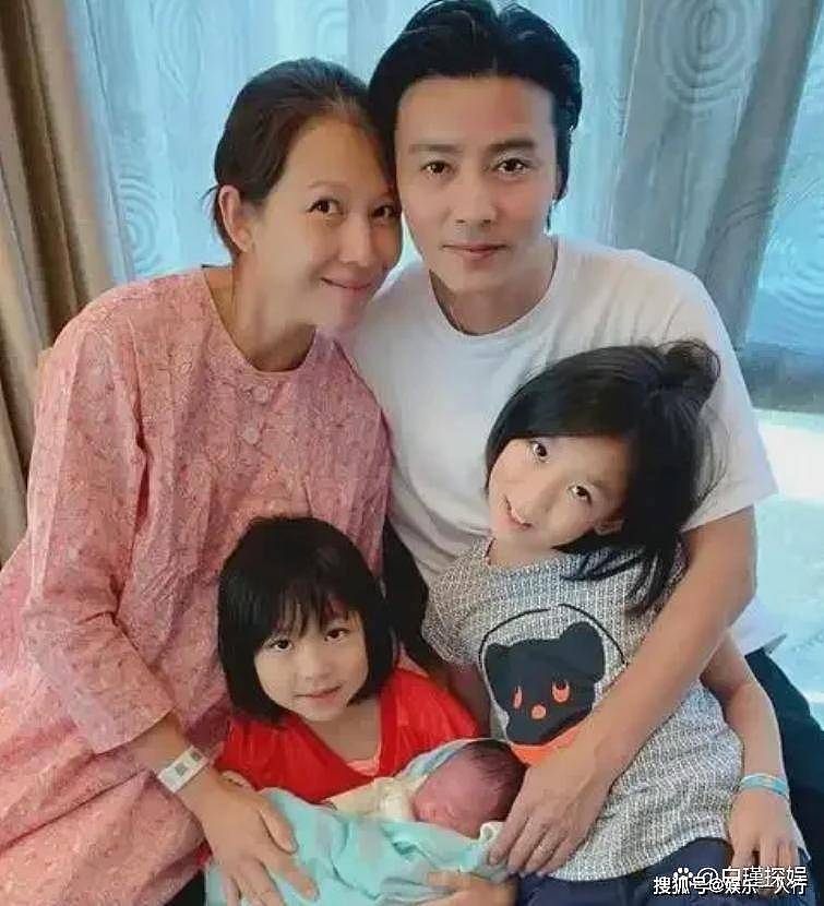 落地凤凰不如鸡!陈法蓉蔡少芬近照流出,个矮脸肿老到认不出(组图) - 19