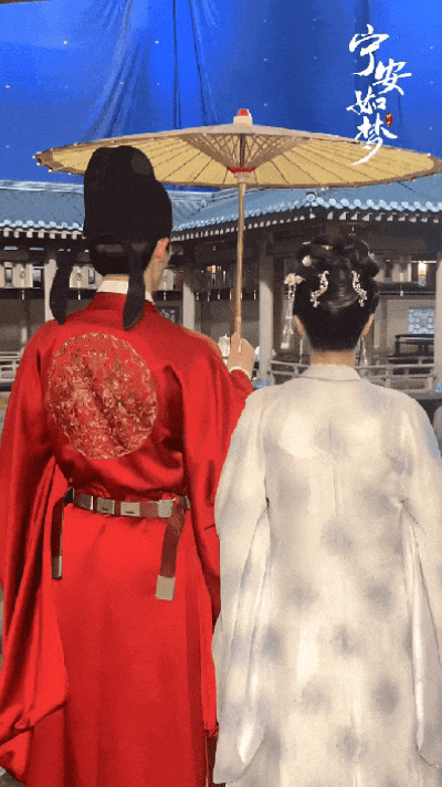 相差18岁的“禁忌恋”崛起，年底火的都是邪门cp？（组图） - 16