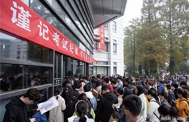 场面太震撼了！24万年轻人参加天津公务员考试，整体报录比138：1（组图） - 4