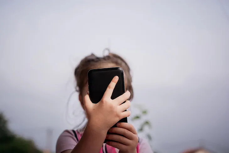 全球最严?澳洲全面禁止未成年人用社交APP,网友吵翻(组图) - 16