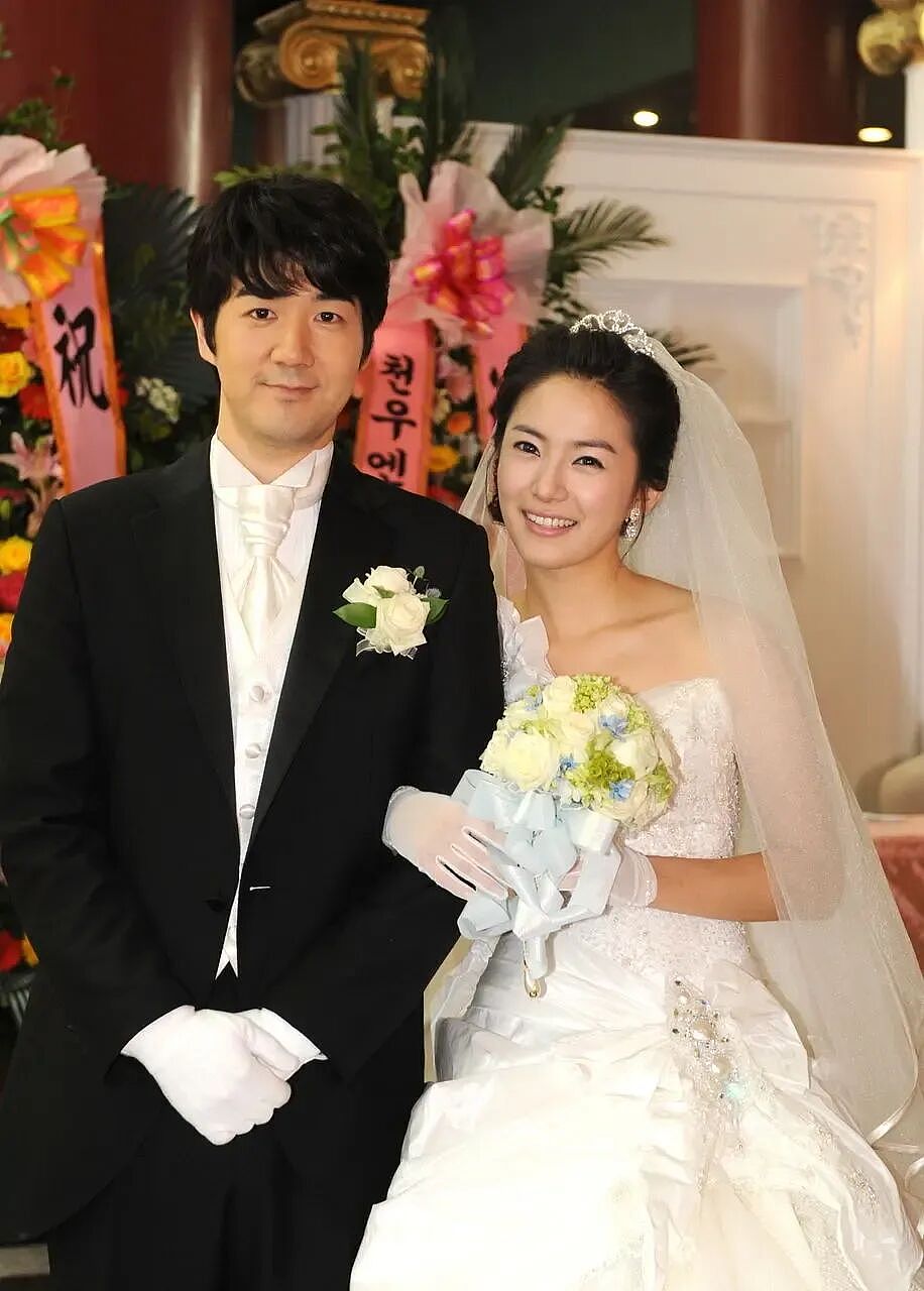 退圈15年，《放羊的星星》女主近照吓惨网友：仲天骐来了都认不出…（组图） - 24