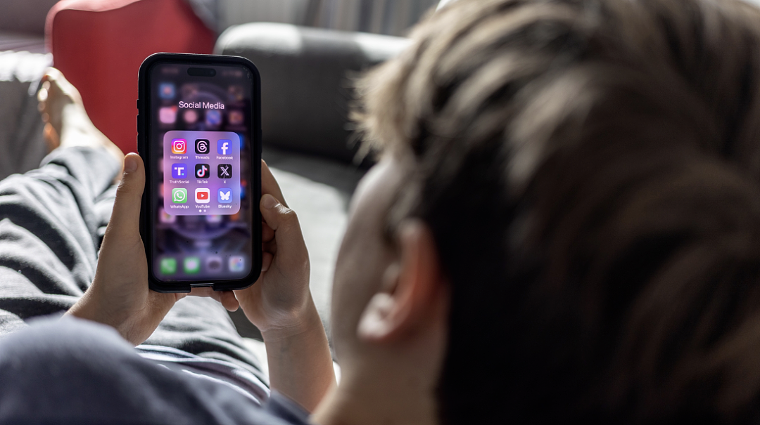 全球最严?澳洲全面禁止未成年人用社交APP,网友吵翻(组图) - 4