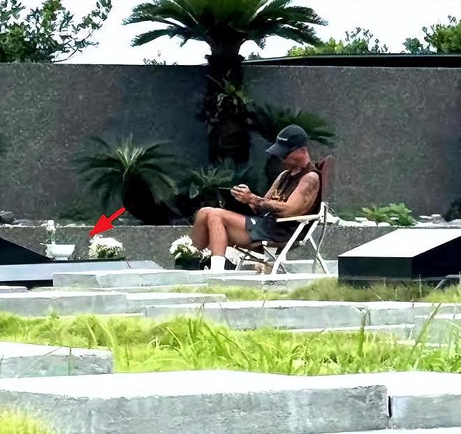 S妈手捧金钟奖含泪感谢小S,姐姐大S的遗照摆在客厅角落(组图) - 11