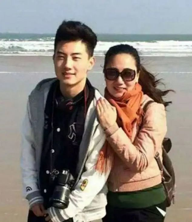 恐怖!华人女生在校园内被连捅200刀惨死,行凶华男与死者零交集,作案动机竟是…(组图) - 18