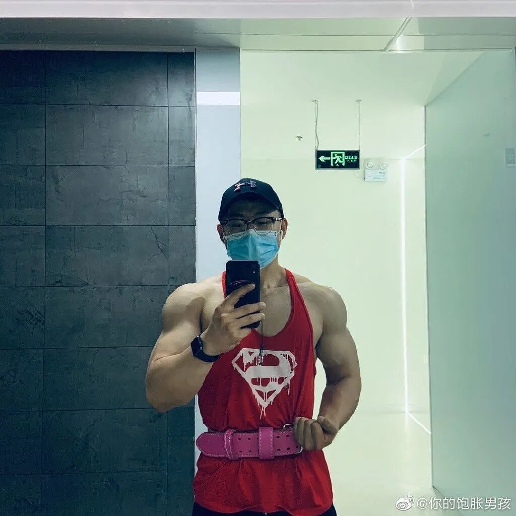 【帅哥】北京医生竟然是肌肉猛男！？脱下工作服之后，女网友纷纷求打针（组图） - 13