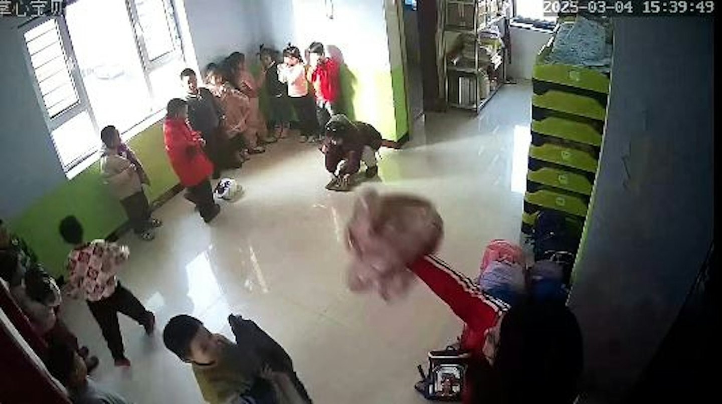 辽宁幼儿园虐童：掌掴推撞墙喂口水饭，教师拒认罪（组图） - 3