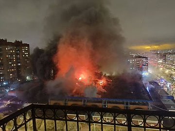 俄罗斯圣彼得堡市集大火至少1死，爆炸声四起，建筑陷入火海（视频/组图） - 1