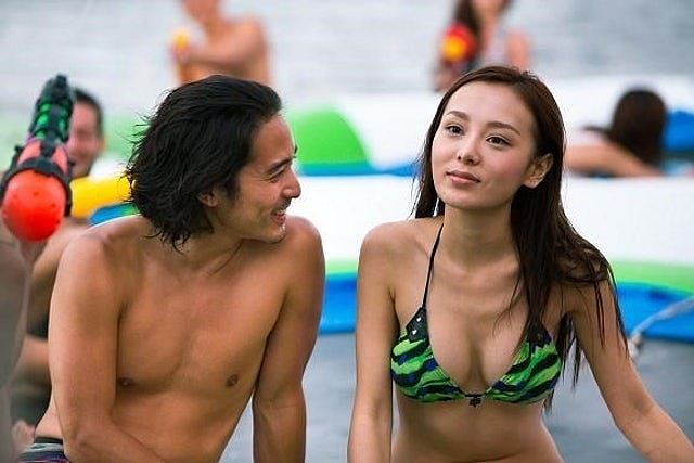 性感女神年花数十万供细佬读书，亲飞澳洲见证毕业：忍唔住流泪了（组图） - 2