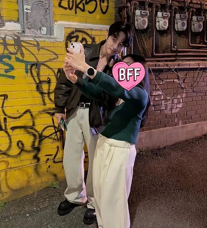 【爆笑】巴黎世家9000块的薯片折叠包? 网友夺笋:有钱人都玩那么抽象么(组图) - 6